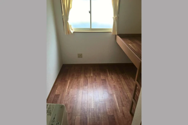 リゾートバイトの寮の個室内寝室のサンプル画像。