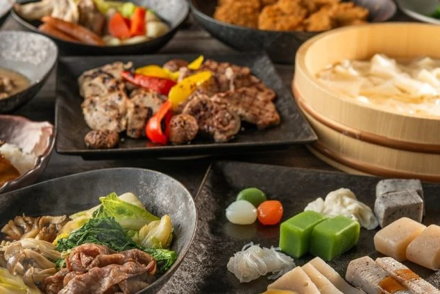 群馬県草津温泉のホテルで提供される料理の画像。