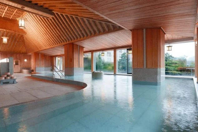 岐阜県下呂温泉の旅館の温泉の画像。リゾートバイトスタッフは福利厚生で無料で入浴できる。