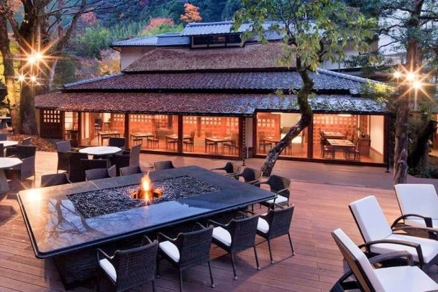 静岡県の宿泊施設のテラスの画像。