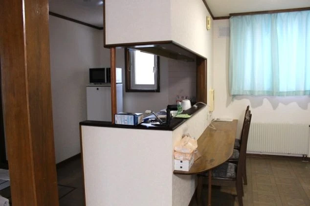 リゾートバイトの寮のキッチンの画像。