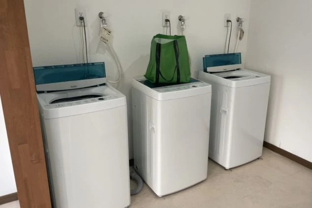 リゾートバイトの洗濯機の画像