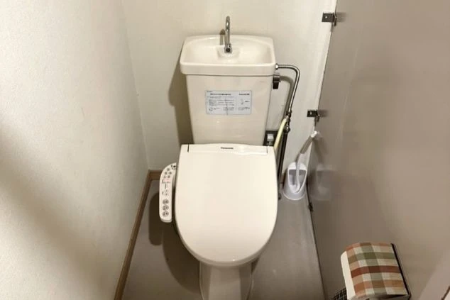 リゾートバイトの寮の共用トイレの画像。