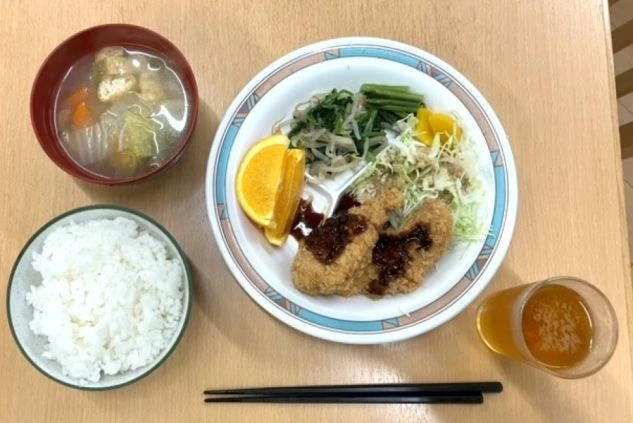 リゾートバイトのまかない(昼食)の画像。