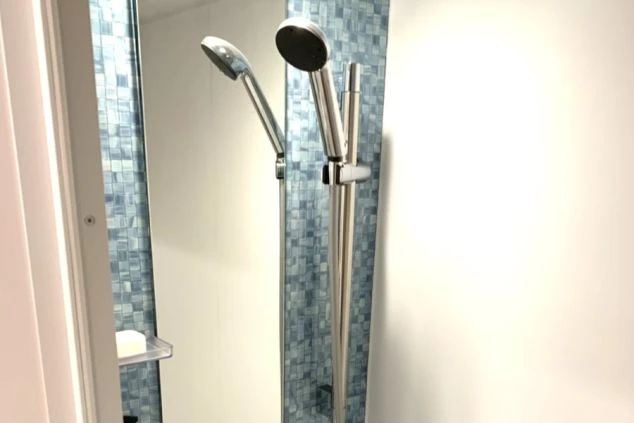 リゾートバイトの完全個室寮のシャワールームの画像