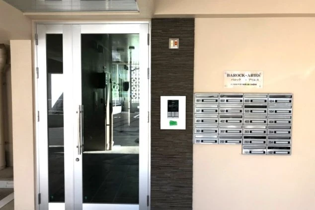 リゾートバイトの完全個室寮のエントランスの画像