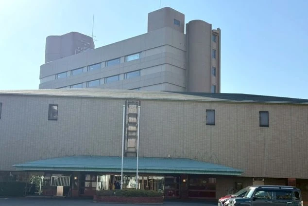 良く晴れた日にワクトリ社員が札性したホテルの外観写真。