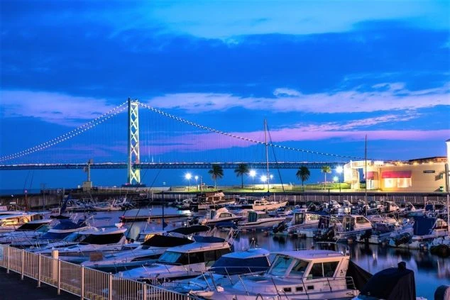 良く晴れた日にワクトリ社員が札性したホテルの外観写真。