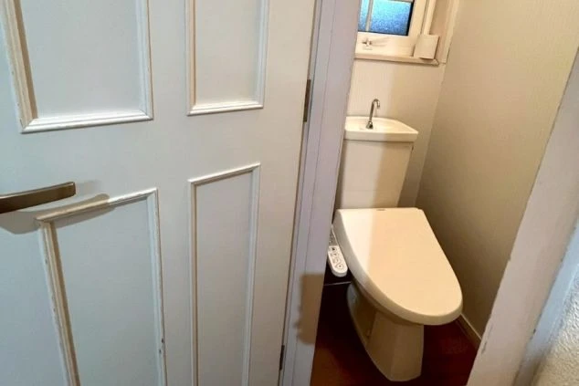 リゾートバイトのコテージタイプの個室寮のトイレの画像