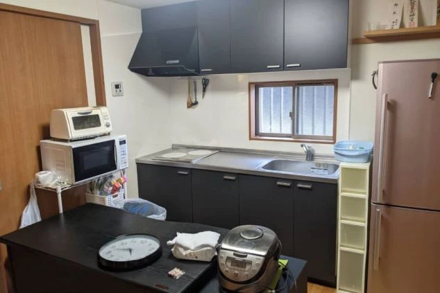 リゾートバイトの相部屋寮の共用キッチンの画像