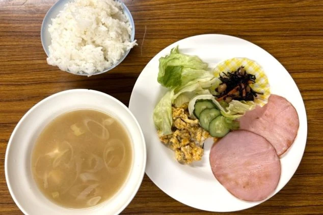 リゾートバイトのまかないの画像。