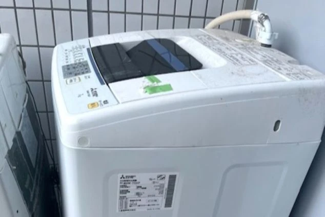 寮に備え付けられている洗濯機。生活に便利な設備が充実。