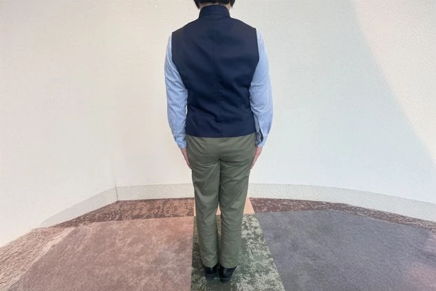 フロントの制服画像