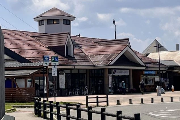 異国風の建物。サービスエリアでのリゾートバイトの仕事場。