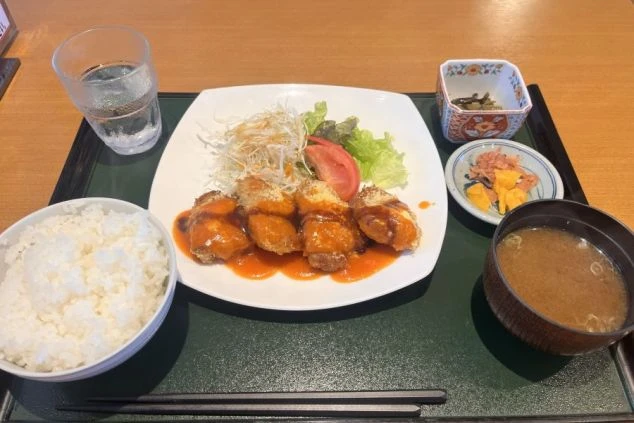 リゾートバイトのレストランで提供される美味しい「まかない