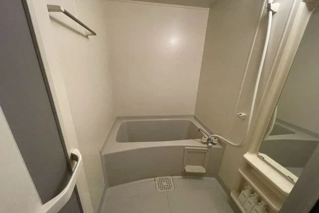 リゾートバイト寮にあるユニットバス(風呂・浴室)。清潔な客室寮の設備。