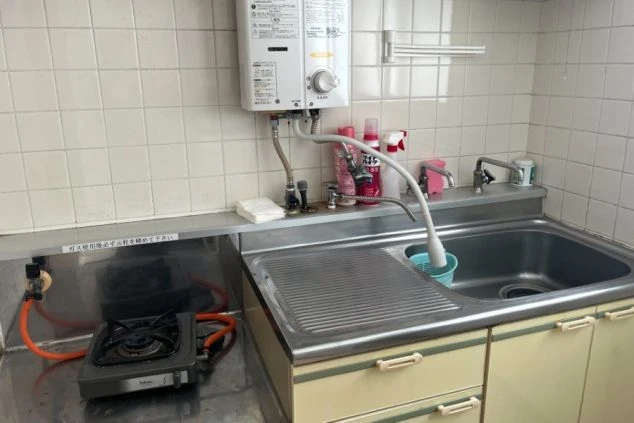 リゾートバイト寮のキッチン設備の画像。