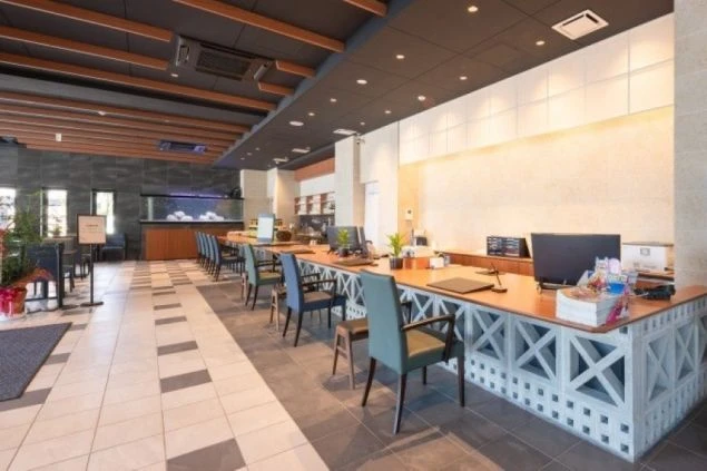 ホテルのフロントスペース。リゾートバイトの事務や予約受付の仕事場。