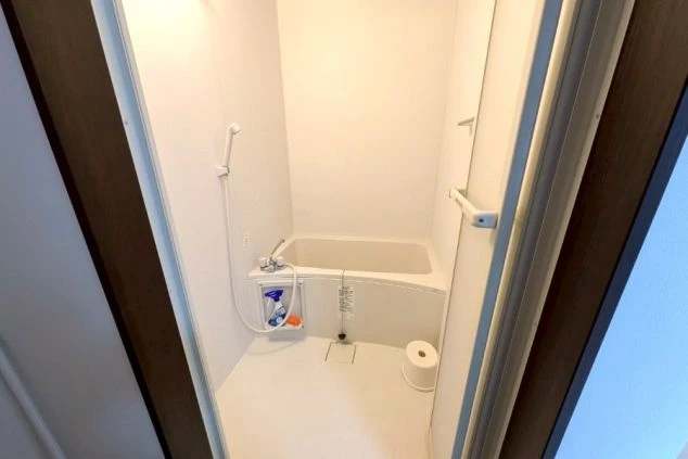 個別の専用トイレ完備！リゾートバイトで共同生活に不安がある方も、安心してプライベートを確保できます。