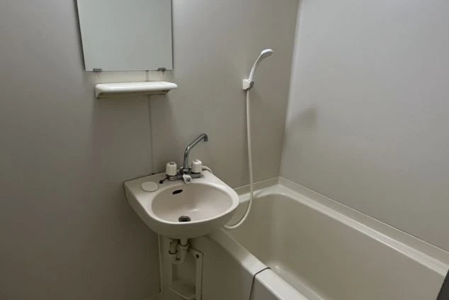 リゾートバイトの完全個室寮にあるお風呂です。自室内にあるためプライベートを守れます。