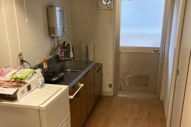 リゾートバイトする人が住む寮・玄関・キッチン