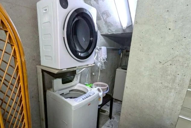 山中湖のホテルでのリゾートバイトの寮内の洗濯機と乾燥機。