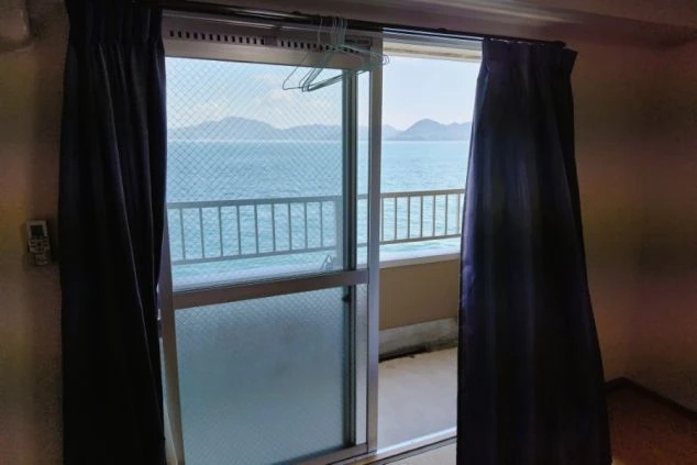広島の大崎上島でリゾートバイトする人が住み込む寮からの眺め・海を一望できるオーシャンビュー寮の画像