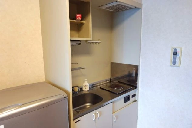 広島の大崎上島でリゾートバイトする人が住み込む個室寮内キッチンの画像