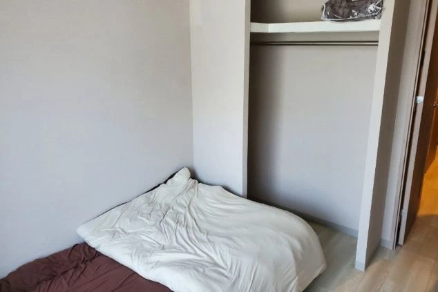 ワクトリスタッフが撮影したサンクチュアリコート琵琶湖 ベネチアンモダンリゾートでリゾートバイトする人が住み込む寮写真・ベッド・クローゼット