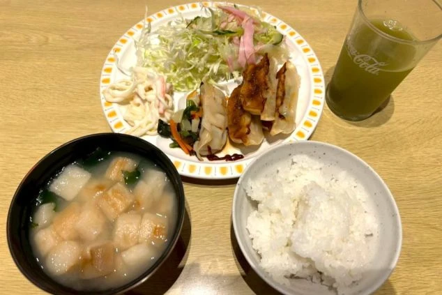 リゾートバイトで提供されるまかない画像。美味しくて栄養満点の食事。