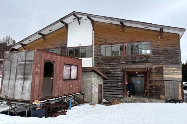 新潟・妙高エリアのリゾートバイトスタッフ寮。自然に囲まれた環境で、落ち着いて生活できる住み込みスタッフ用の寮。