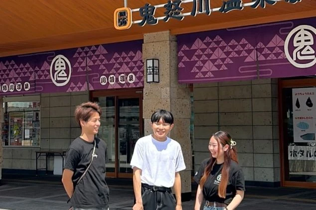 ワクトリスタッフが撮影した栃木県日光・鬼怒川温泉駅前での男女の画像