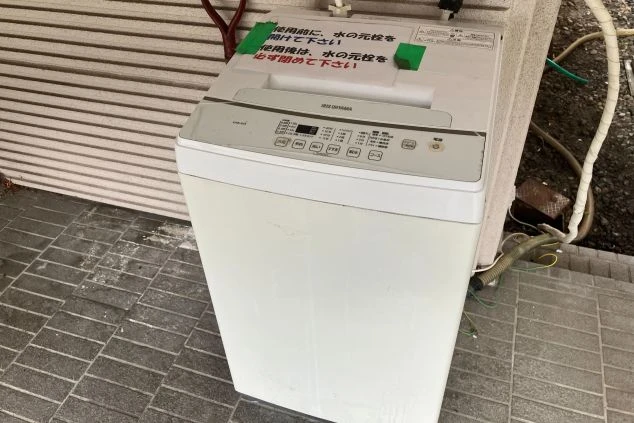 ワクトリスタッフが撮影した日光・鬼怒川温泉エリアでリゾートバイトする人が住み込む寮の共用洗濯機の画像