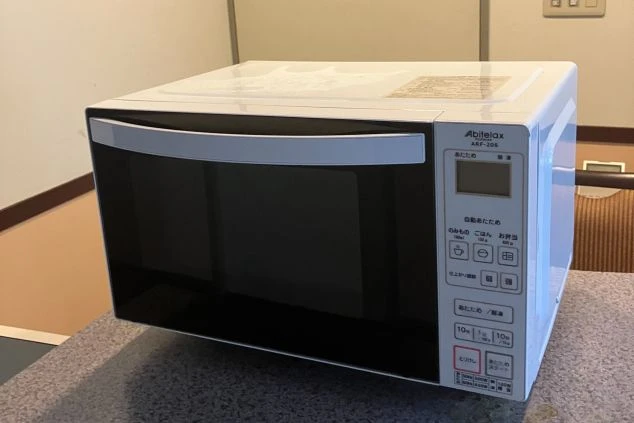 ワクトリスタッフが撮影した日光・鬼怒川温泉エリアでリゾートバイトする人が住み込む寮の共用設備・電子レンジ画像