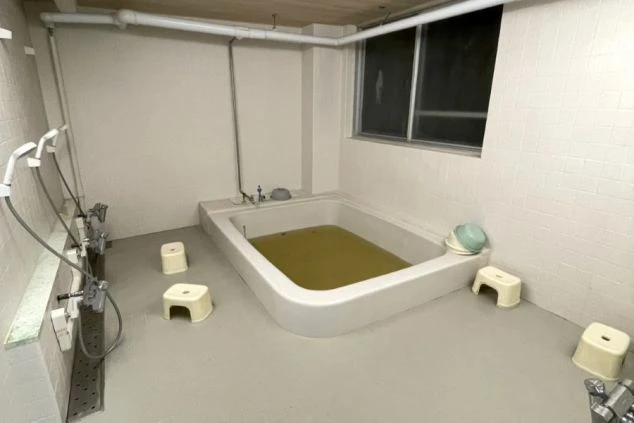 リゾートバイトの相部屋寮の共用お風呂の画像