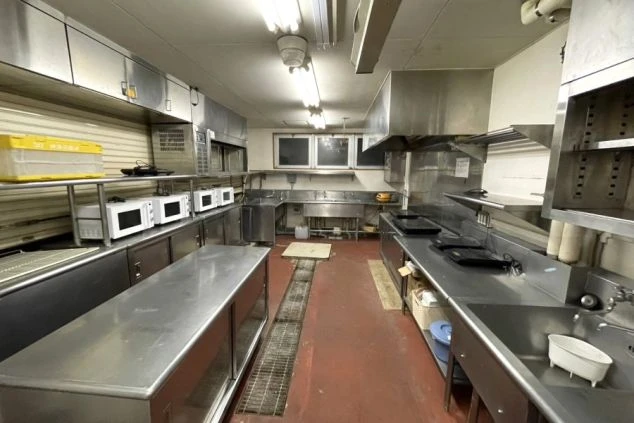 リゾートバイトの相部屋寮の共用キッチンの画像