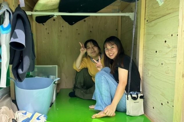 ワクトリスタッフが撮影した静岡県でリゾートバイトする女性二人の画像