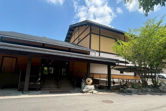 岐阜県高山市の旅館の外観画像。