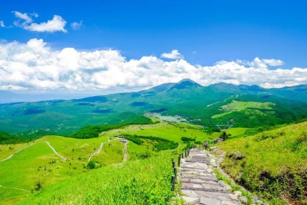 リゾートバイトの休日。緑豊かな高原を散策。