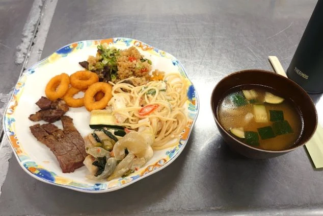 リゾートバイトの賄いの画像