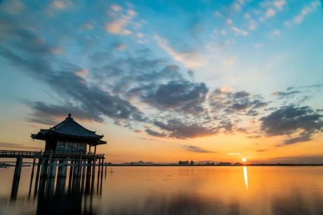 滋賀県・琵琶湖の夕方の画像
