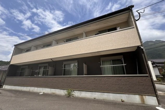 リゾートバイトの完全個室寮のアパート外観の画像。