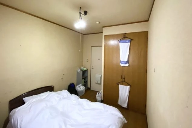 リゾートバイトする人が住み込む寮の個室内の画像