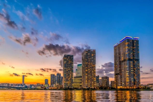 洗い場業務をイメージさせる手元の画像