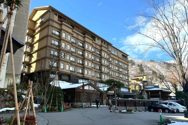 ワクトリ社員が撮影した、越後湯沢のホテルの外観写真。