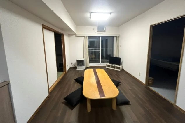 「リゾートバイトの寮に完備されたリビングルーム