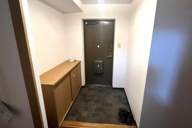 リゾートバイトの寮の玄関