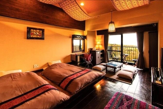 リゾートバイトの就業先のホテルの客室の画像。バリの雰囲気漂う客室になっている。