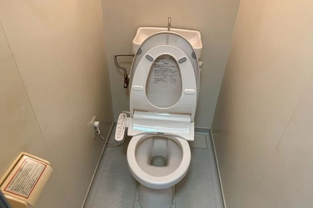 寮のトイレ。快適な私生活をサポート。	