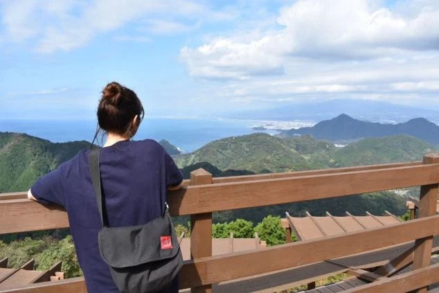 天城高原の会員制ホテルでリゾートバイト。「簡単業務」「完全個室寮」「高時給1,300円」「休日も2食無料」など、働きやすい好条件が魅力です。